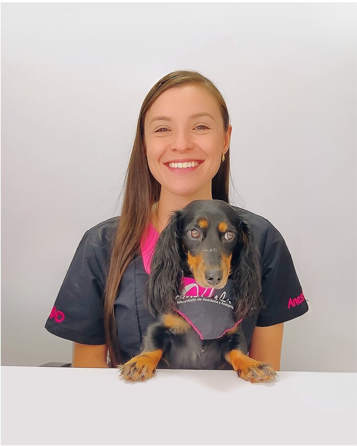 Dra. Alejandra Madrigal con Ciruela